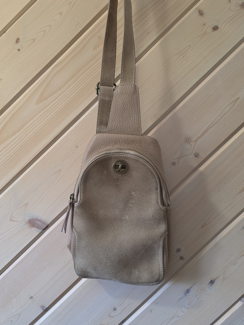 Neutral Taupe Men’s Sling Bag